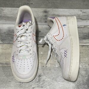 NIKE WOMEN’S AIR FORCE 1 '07 SE - WHITE SAFETY ORANGE SAIL (DX2348-100) SZ - 9